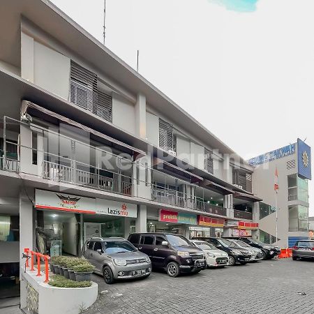 Sang Surya Guesthouse Syariah Near Rs Hasan Sadikin Mitra Reddoorz Бандунг Екстериор снимка
