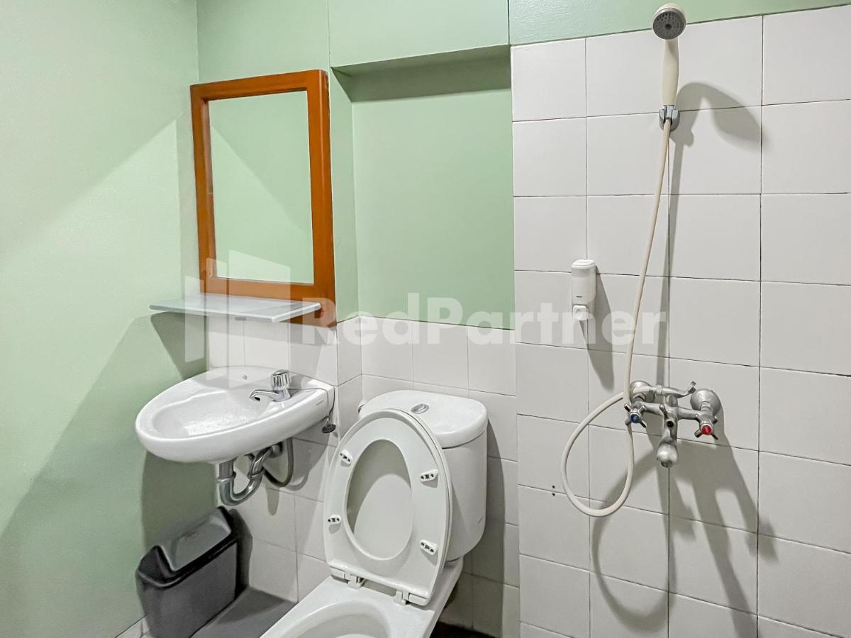 Sang Surya Guesthouse Syariah Near Rs Hasan Sadikin Mitra Reddoorz Бандунг Екстериор снимка