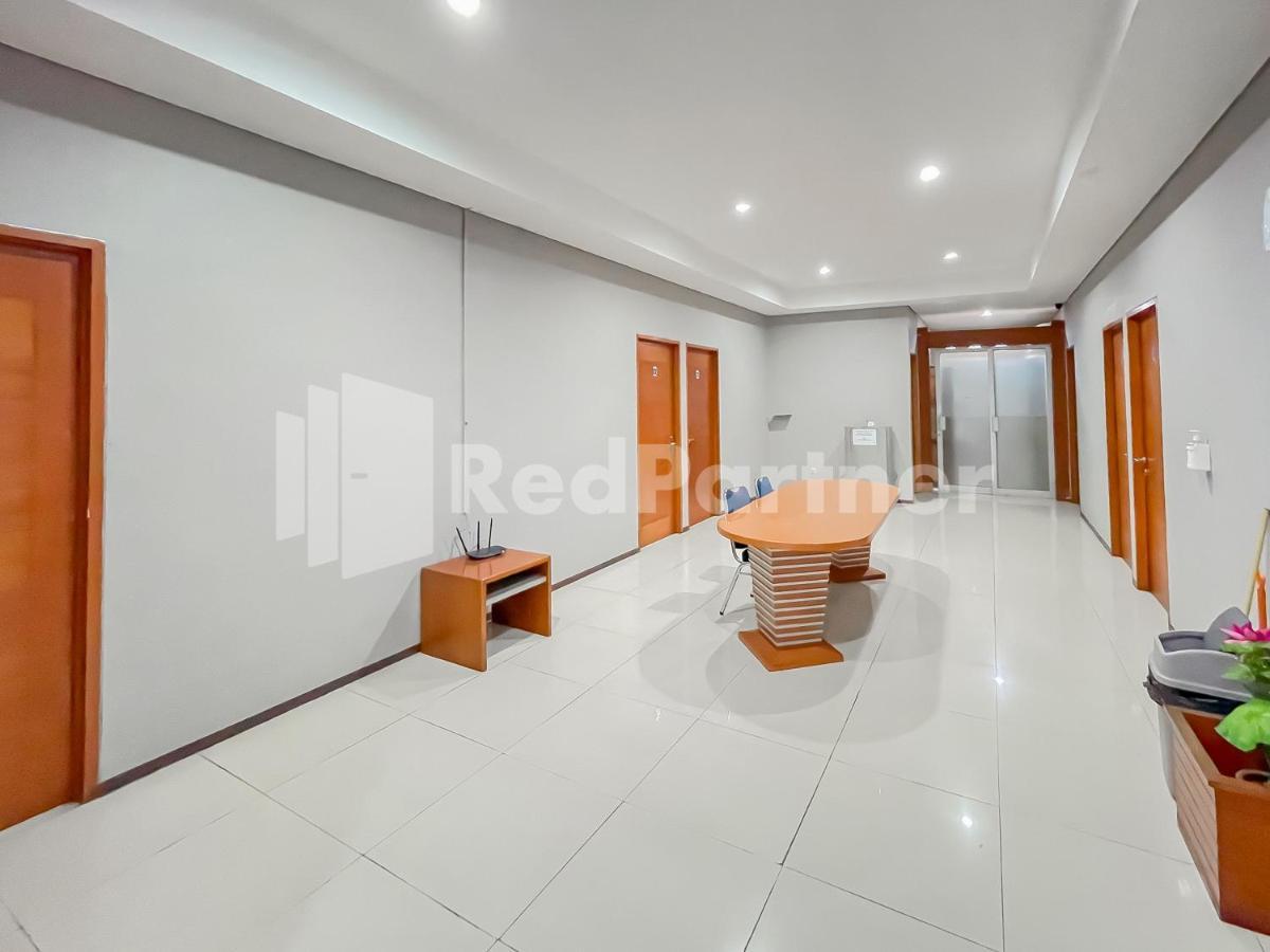 Sang Surya Guesthouse Syariah Near Rs Hasan Sadikin Mitra Reddoorz Бандунг Екстериор снимка