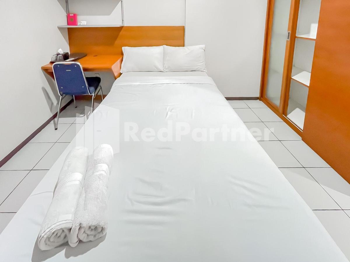 Sang Surya Guesthouse Syariah Near Rs Hasan Sadikin Mitra Reddoorz Бандунг Екстериор снимка